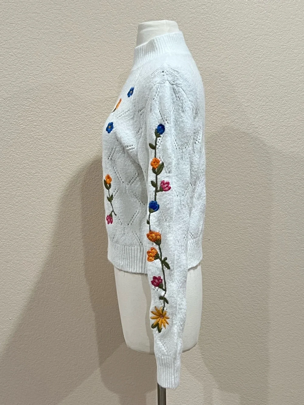 Francesca's White Floral Embroidered Pointelle Knit Mock Neck Sweater Sz Medium